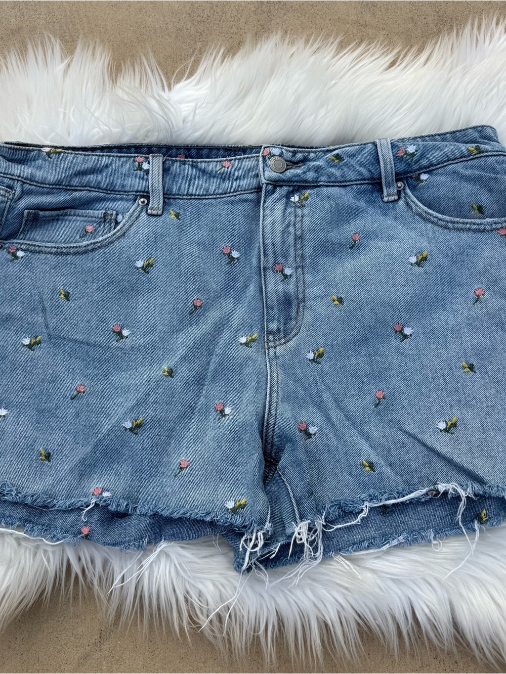 Women’s Time And Tru High Rise Floral Embroidered Denim Shorts 16